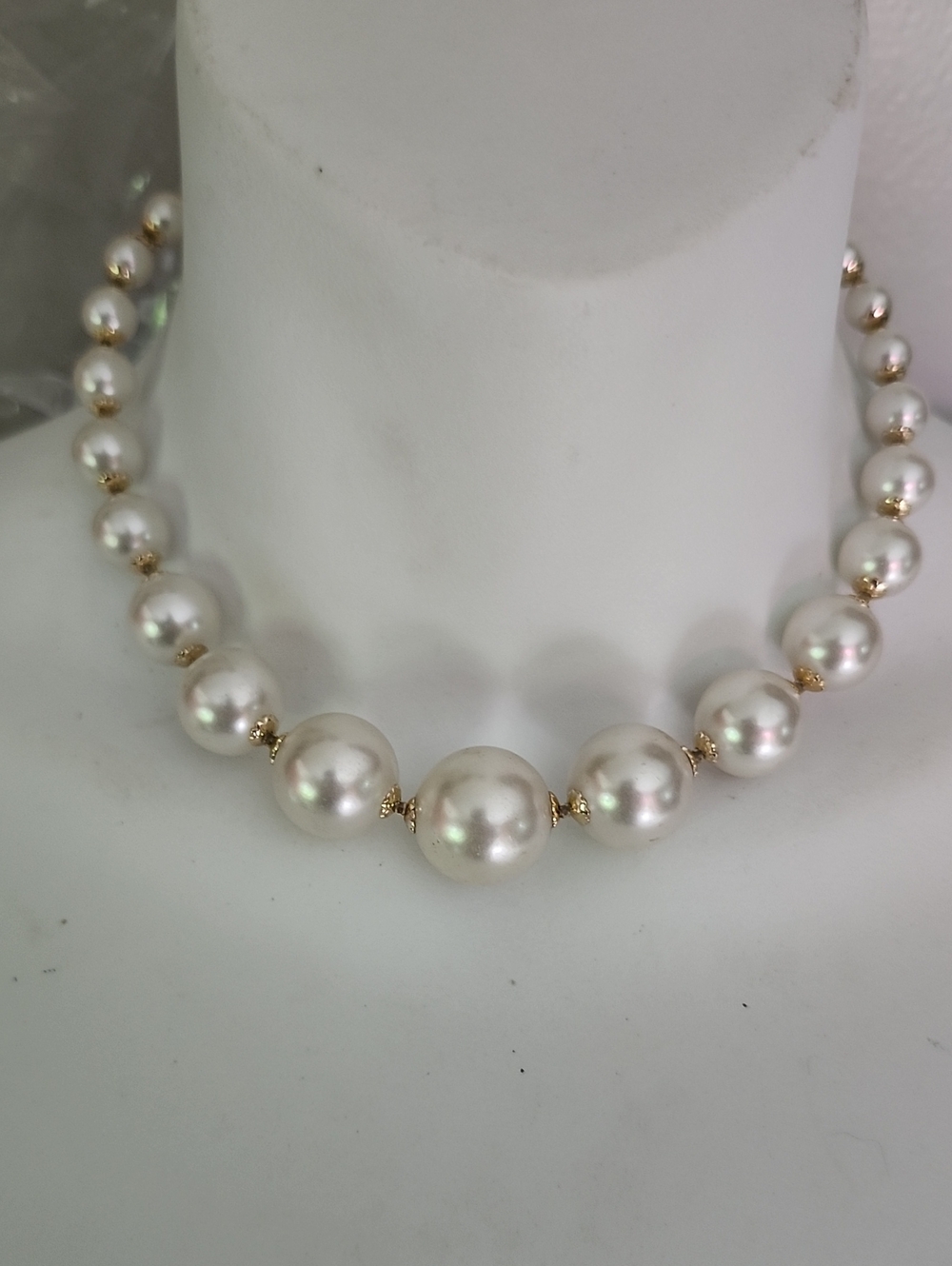 Vtg 1950's Japan Classic White Graduated Faux Pearl Necklace with Gold Accents